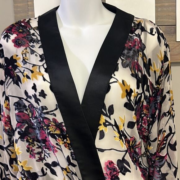 Tahari Women’s Velvet Mesh Sheer Floral Intimates Robe with Belt- Medium - Picture 4 of 16
